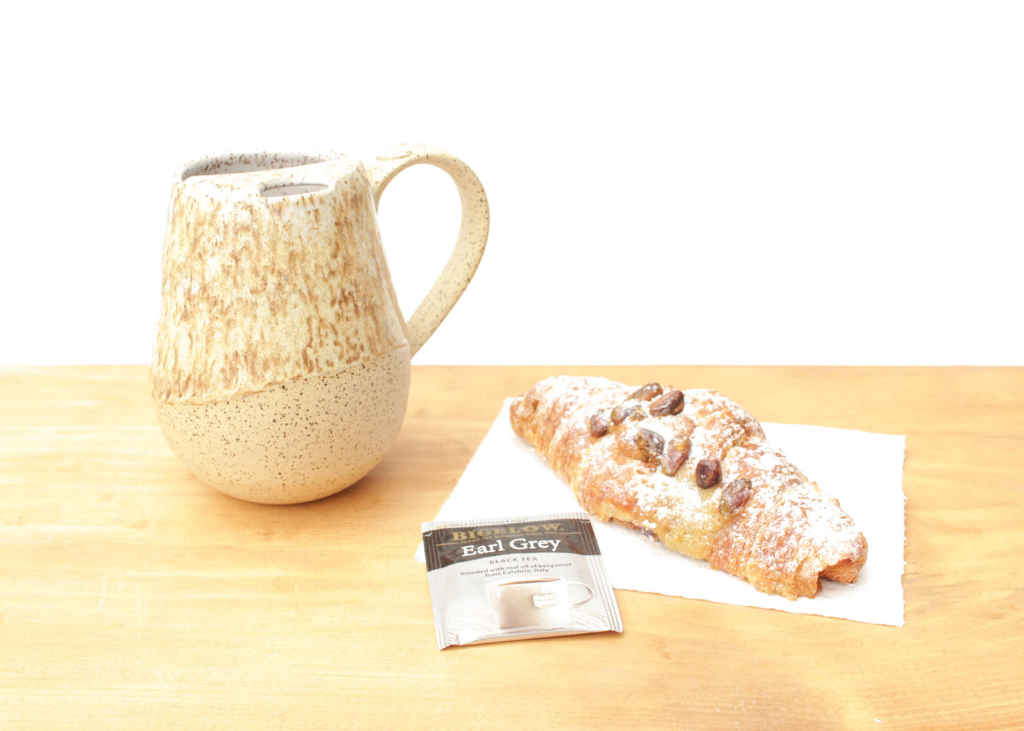 Golden Crystals Cozy Speckled Stoneware Sip-Top Mug
